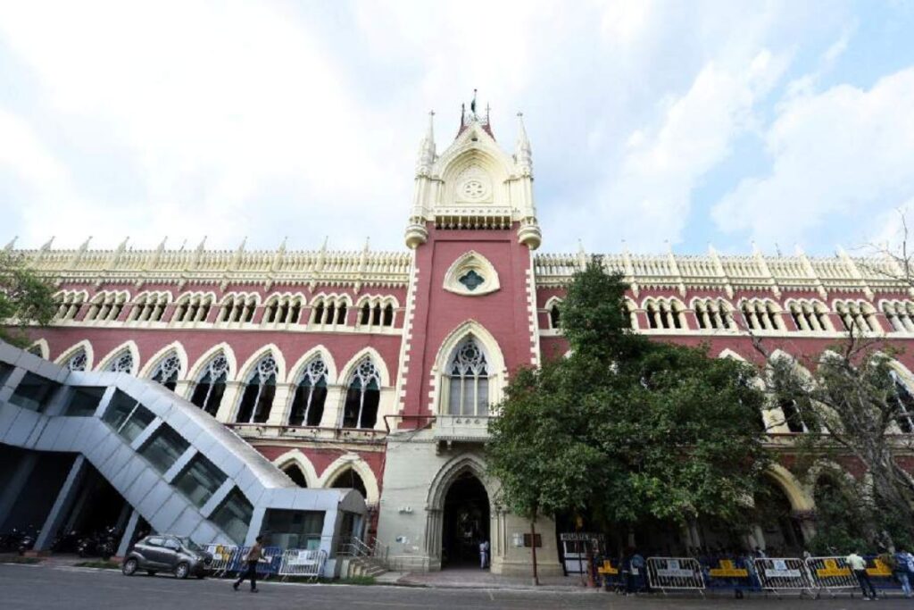 Gratuity Can Be Adjusted Against Penal Rent for Retained Quarters: Calcutta HC 2 Calcutta High Court 4