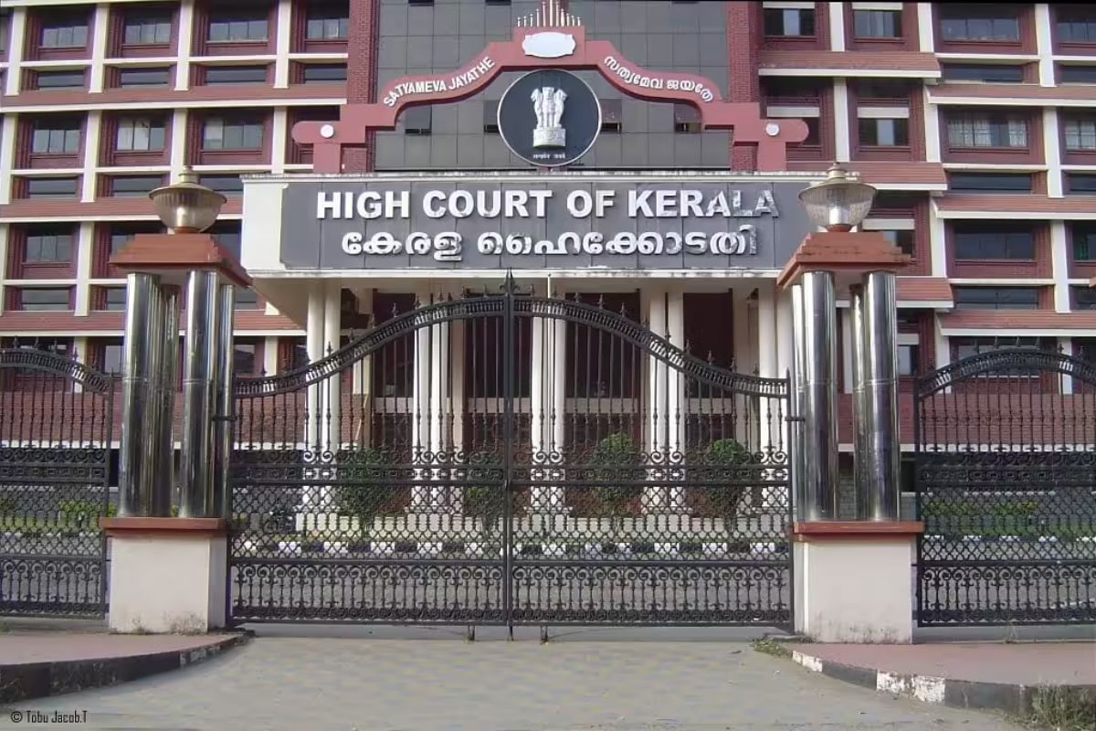 Kerala HC Refuses to Reinstate Suspended Registrar in Bharat Mata Portrait Row
